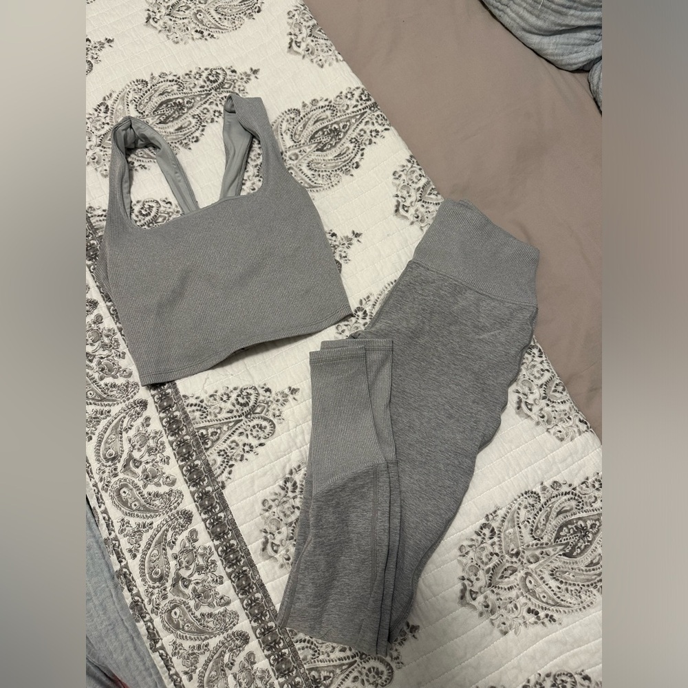 Alo Yoga Athletic Set